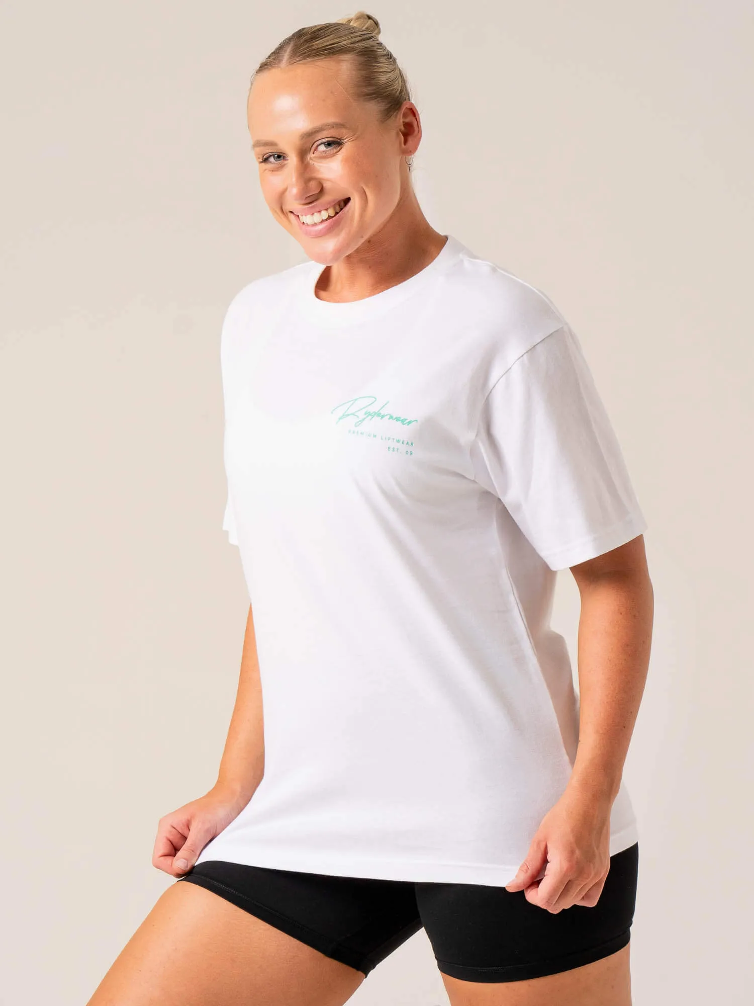 Signature T-Shirt - White casual versatile
