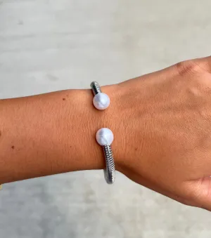 Silver Pearl Bracelet luxury hint