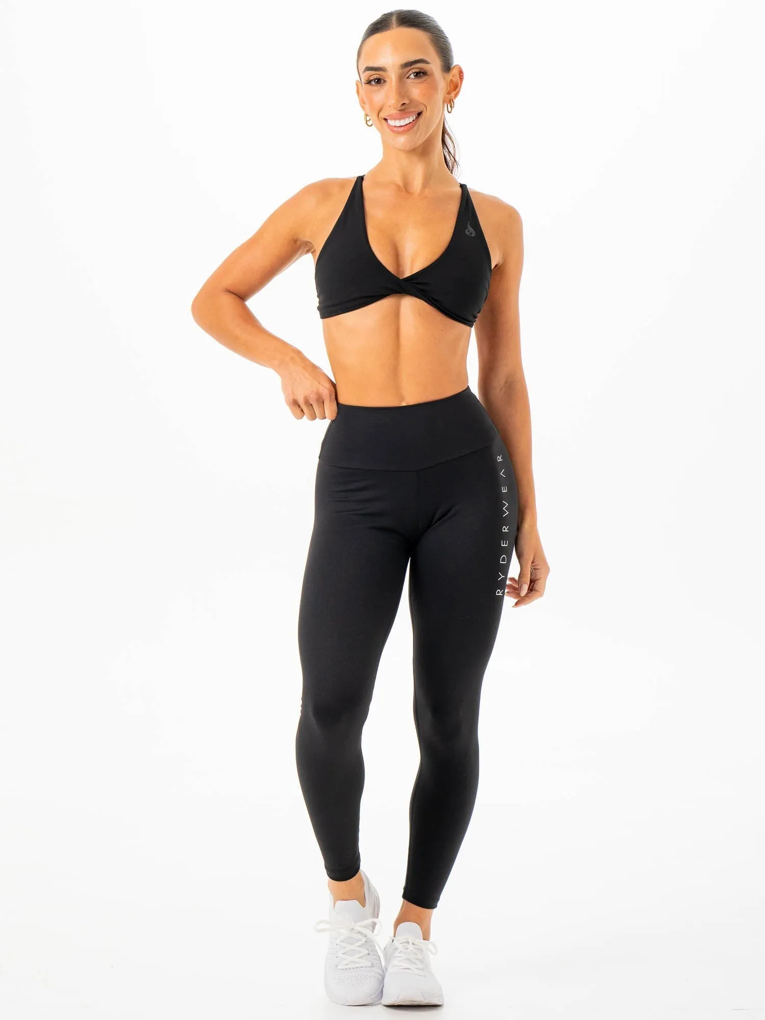 Staples Scrunch Bum Leggings - Black Dynamic movement