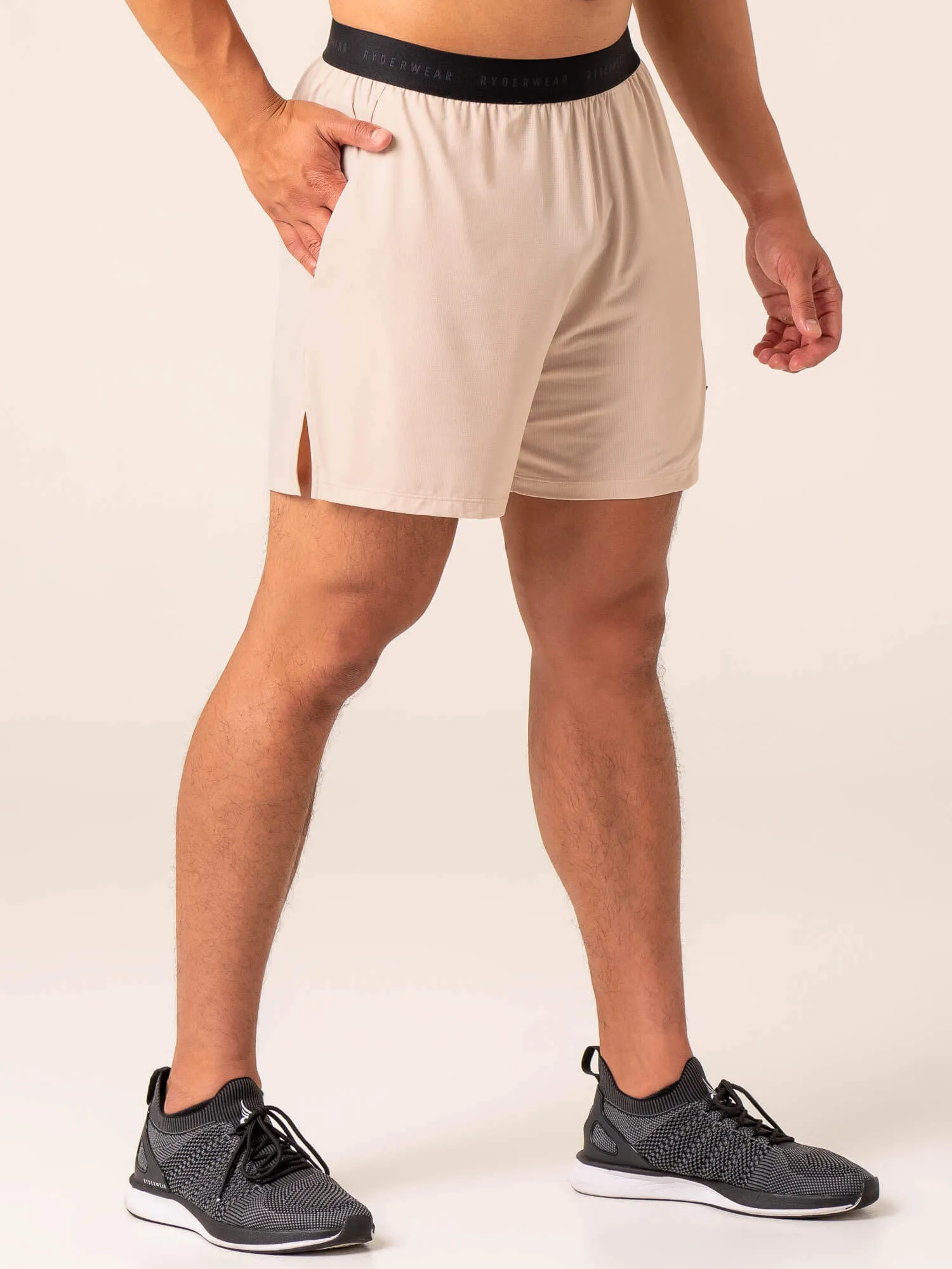Terrain Mesh Gym Shorts - Chalk fall activewear