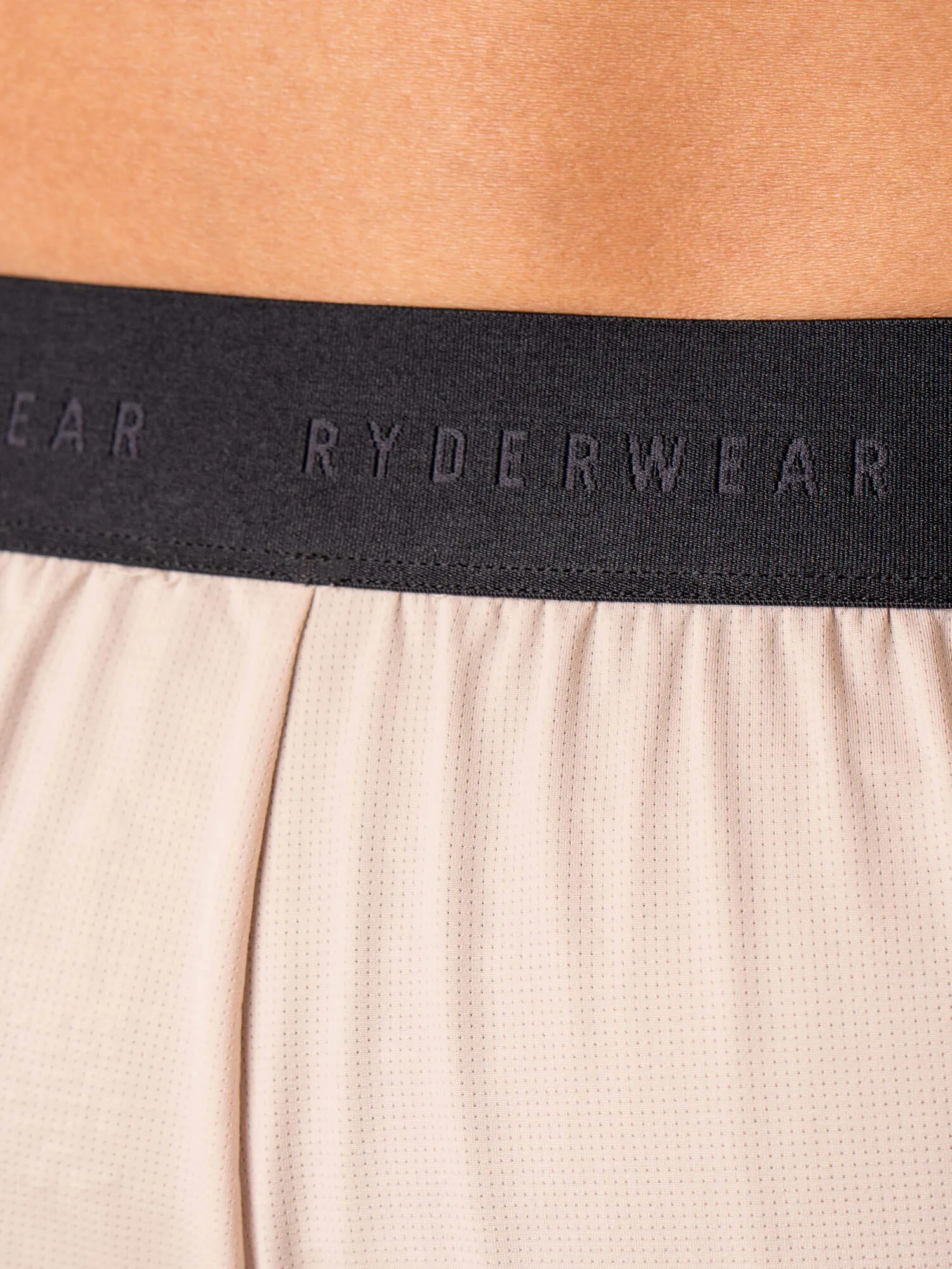 Terrain Mesh Gym Shorts - Chalk fitness fashion