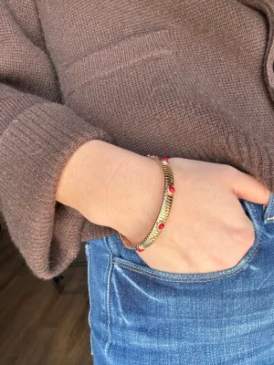 Thin Beaded Necklace Trend Look