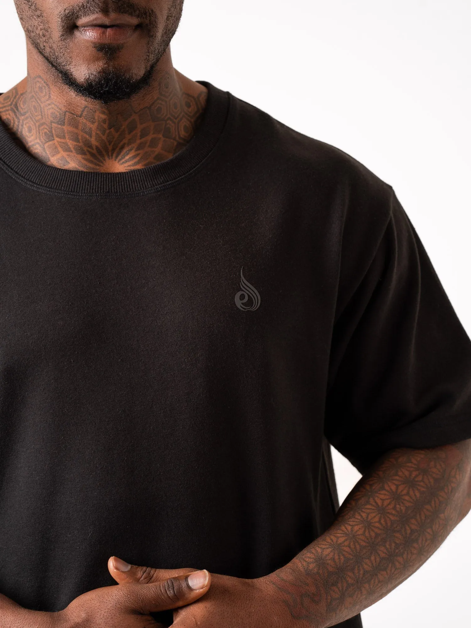 Throwback Fleece Oversized T-Shirt - Black city explorer