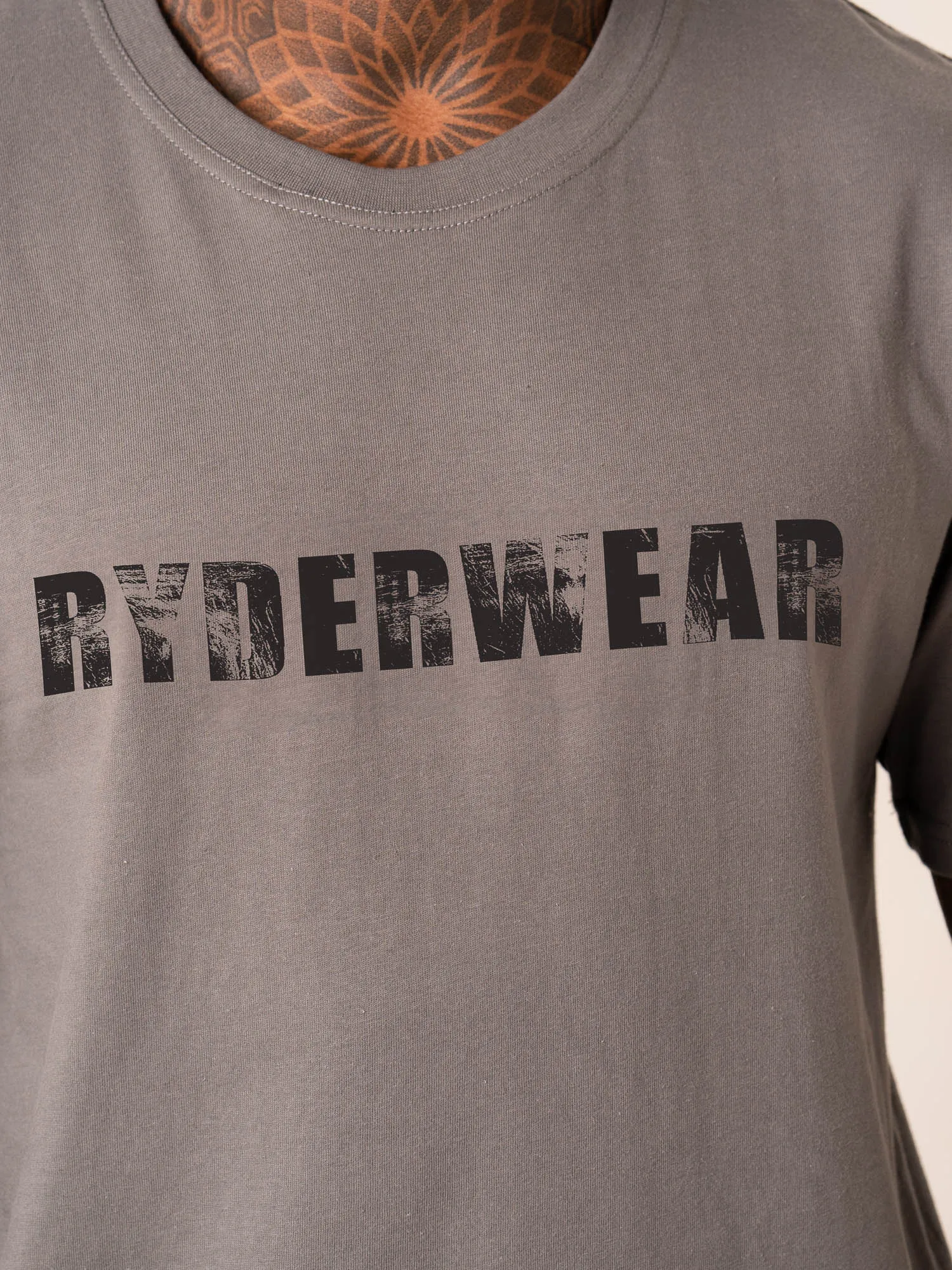 Training T-Shirt - Charcoal slim cut