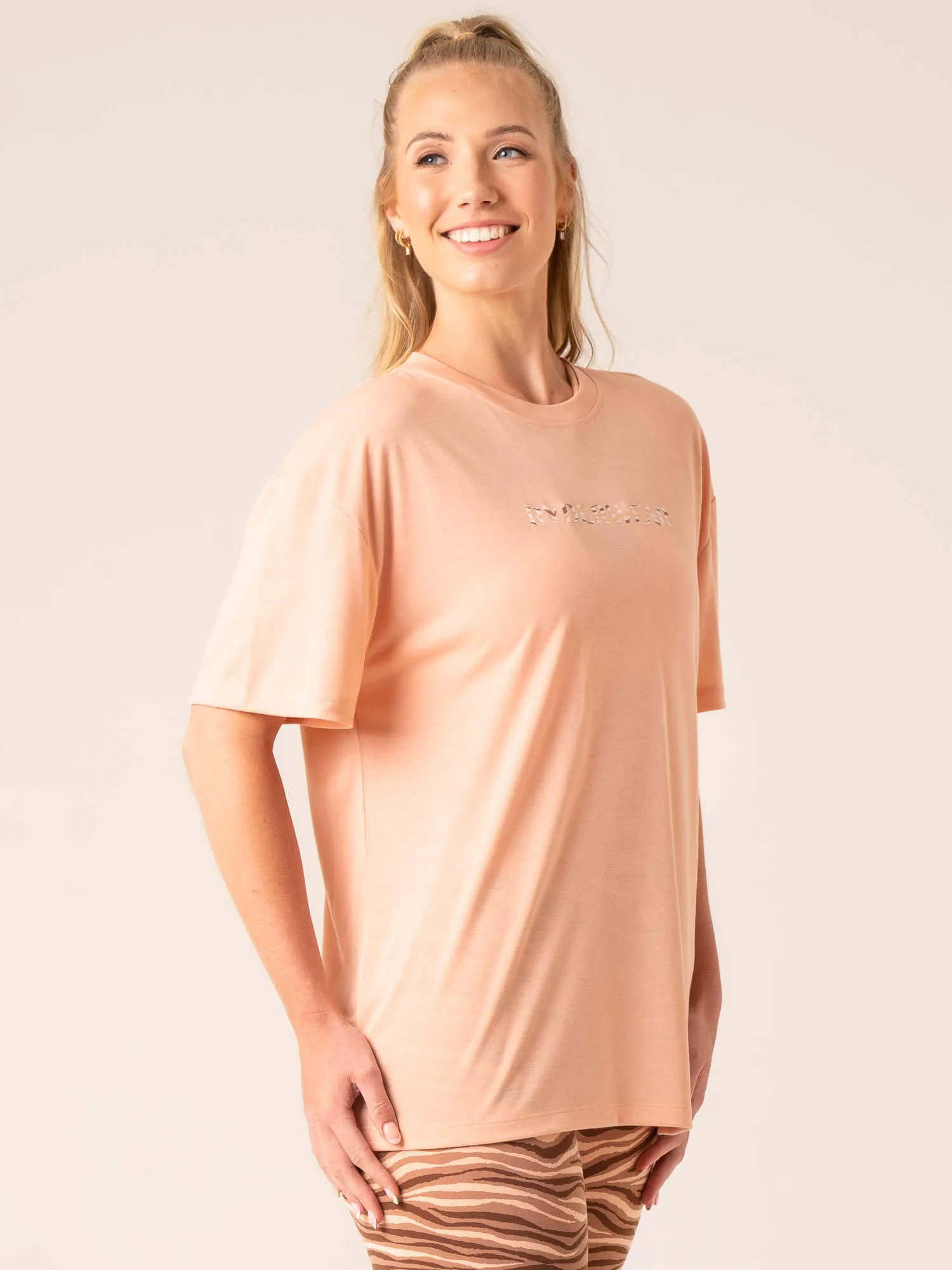 Unstoppable Oversized T-Shirt - Peach college look