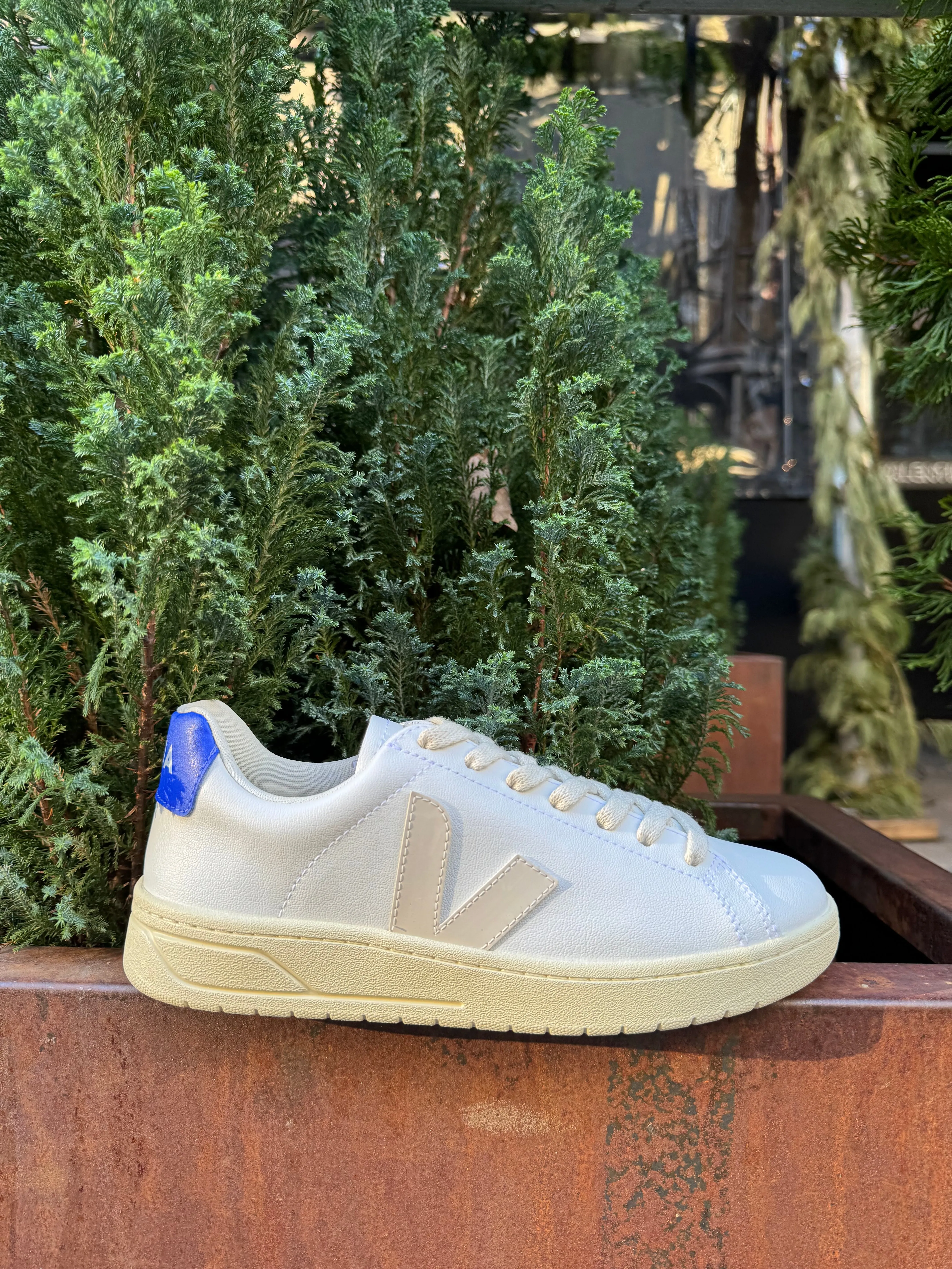 Urca CWL in White Pierre from Veja Chill Mood