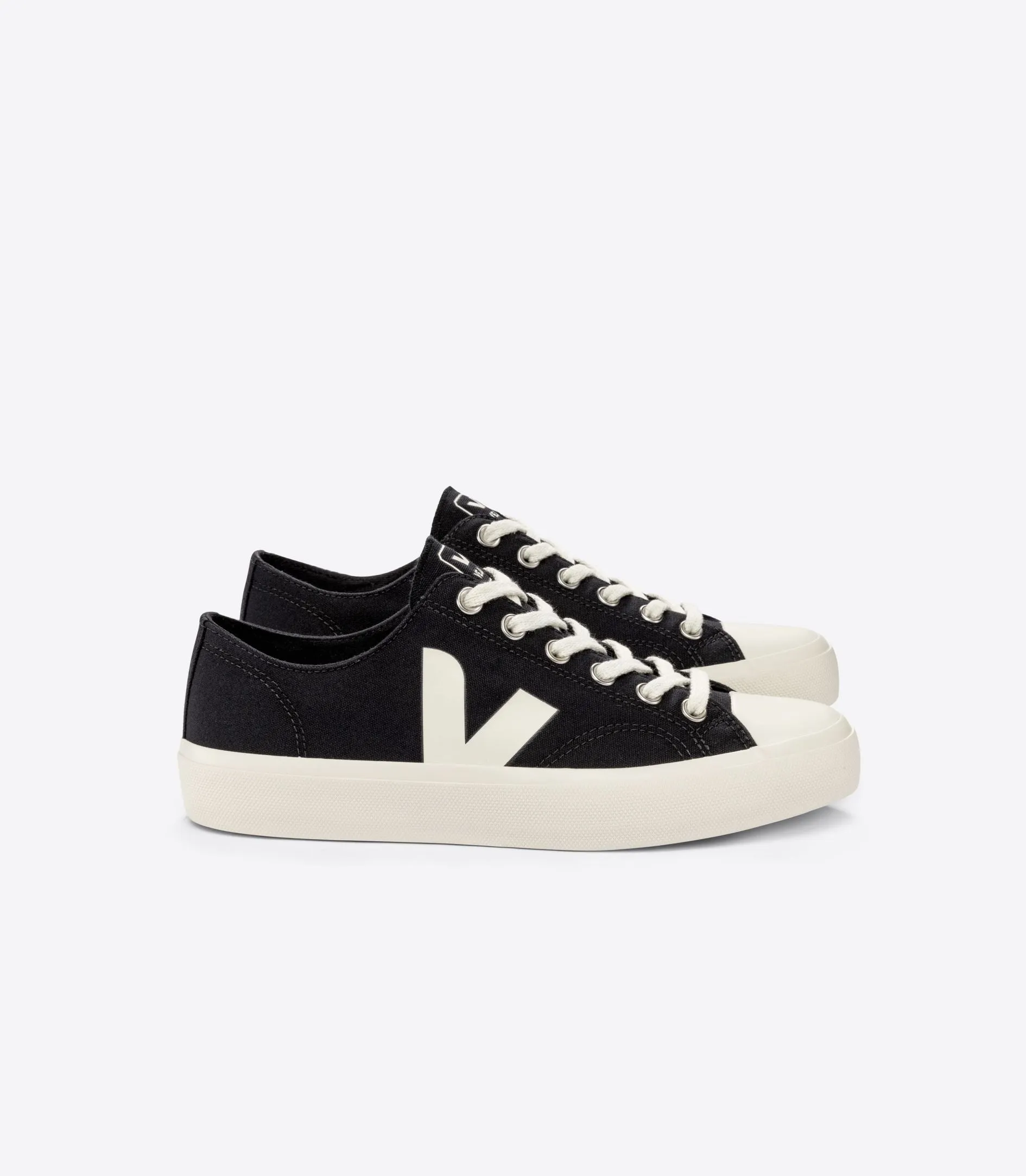 Wata II Low Canvas in Black Pierre from Veja Peak Comfort